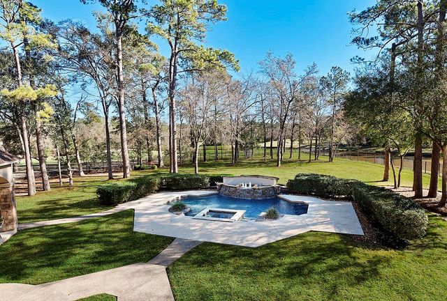 32 Palmer Woods Drive, The Woodlands, TX 77381