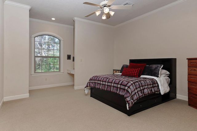 32 Palmer Woods Drive, The Woodlands, TX 77381