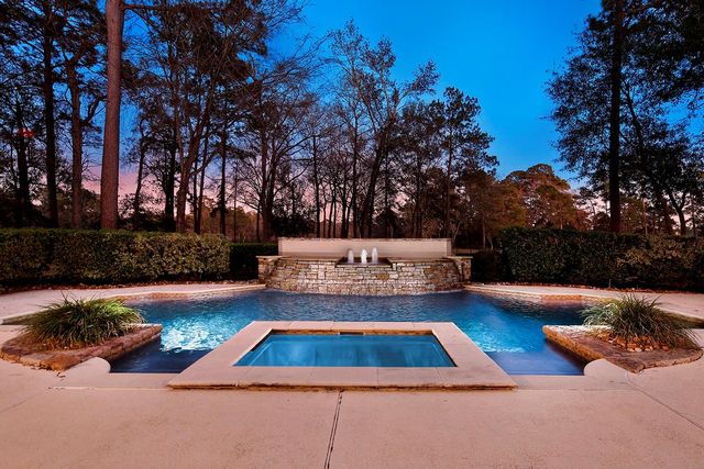 32 Palmer Woods Drive, The Woodlands, TX 77381