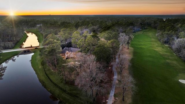 32 Palmer Woods Drive, The Woodlands, TX 77381