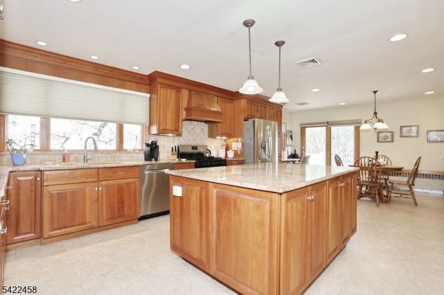 223 Linda Vista Ave, North Haledon Boro, NJ 07508