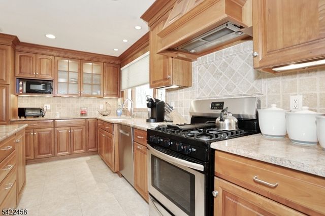 223 Linda Vista Ave, North Haledon Boro, NJ 07508