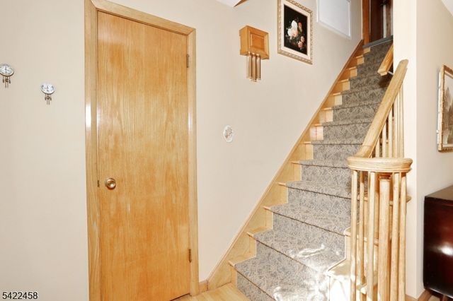 223 Linda Vista Ave, North Haledon Boro, NJ 07508