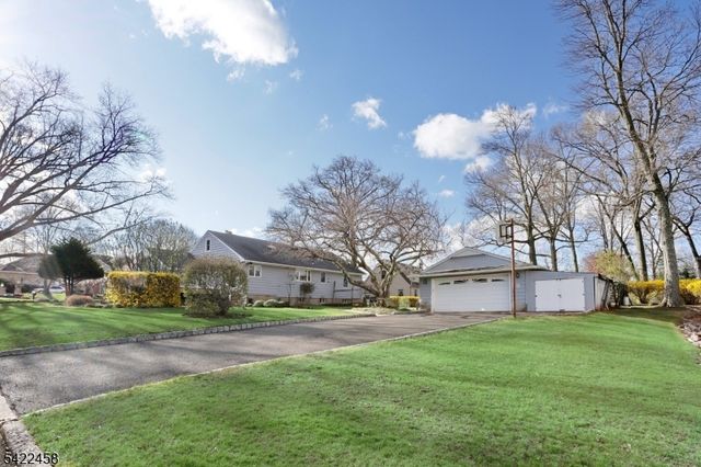 223 Linda Vista Ave, North Haledon Boro, NJ 07508