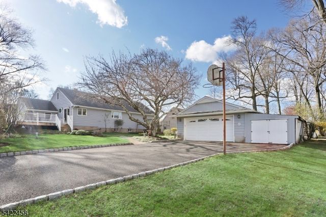 223 Linda Vista Ave, North Haledon Boro, NJ 07508