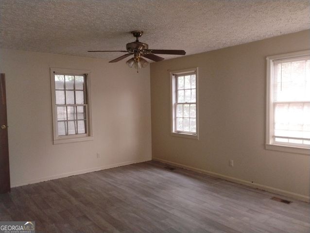 196 Commerce Street, Hawkinsville, GA 31036