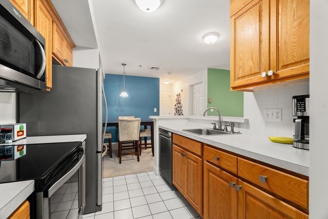717 Washington St F, Canton, MA 02021
