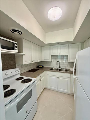 23 NE 19th Avenue, Pompano Beach, FL 33060