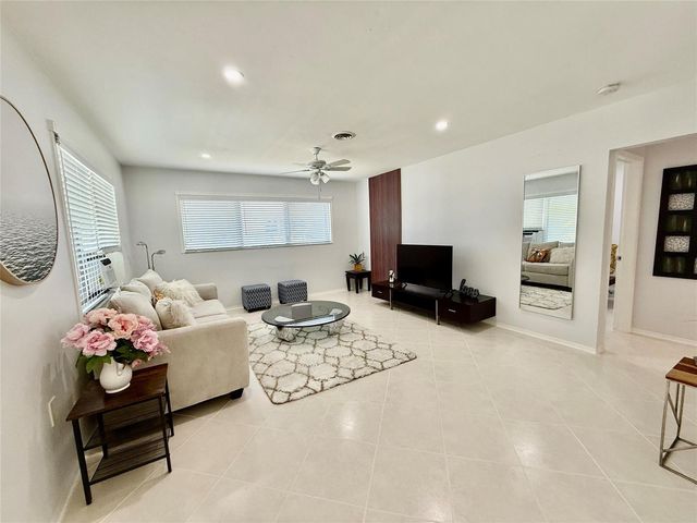 23 NE 19th Avenue, Pompano Beach, FL 33060