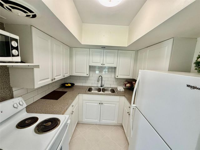 23 NE 19th Avenue, Pompano Beach, FL 33060