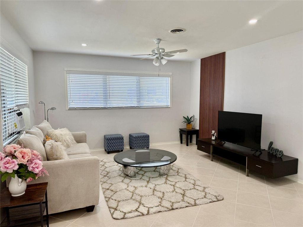 23 NE 19th Avenue, Pompano Beach, FL 33060