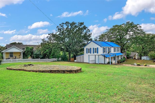 1208 W Hull Street, Denison, TX 75020