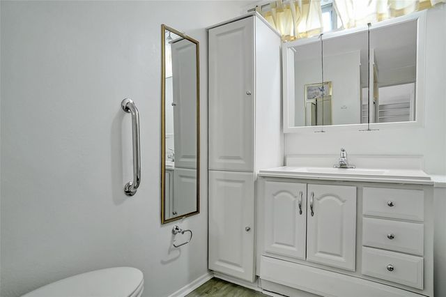 1208 W Hull Street, Denison, TX 75020