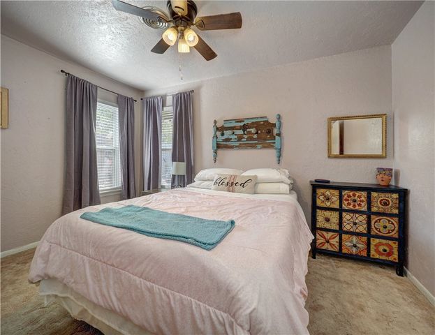 106 Westover Dr, Portland, TX 78374