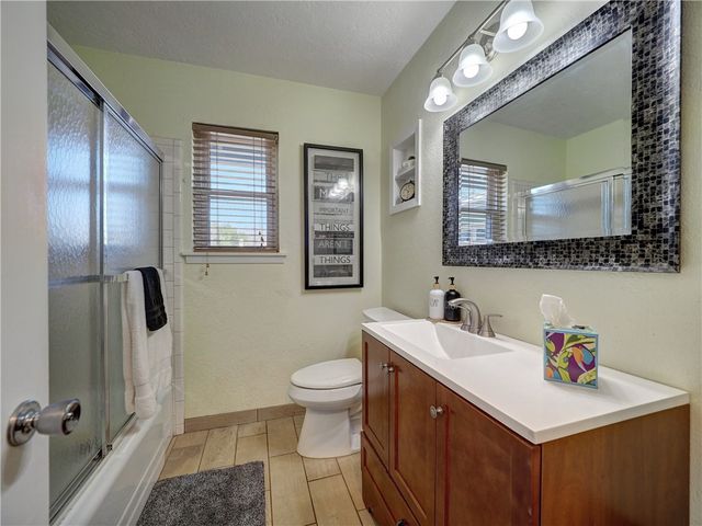 106 Westover Dr, Portland, TX 78374