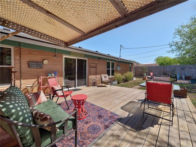 106 Westover Dr, Portland, TX 78374