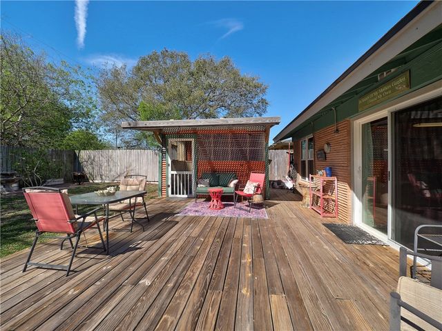 106 Westover Dr, Portland, TX 78374