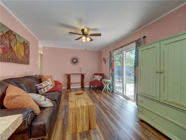 106 Westover Dr, Portland, TX 78374