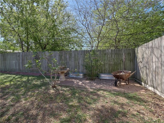 106 Westover Dr, Portland, TX 78374