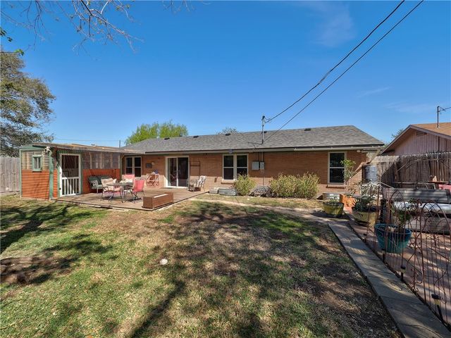 106 Westover Dr, Portland, TX 78374