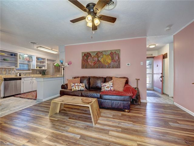 106 Westover Dr, Portland, TX 78374