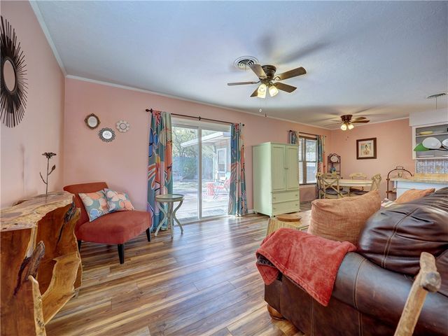 106 Westover Dr, Portland, TX 78374