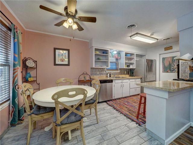 106 Westover Dr, Portland, TX 78374