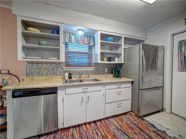 106 Westover Dr, Portland, TX 78374