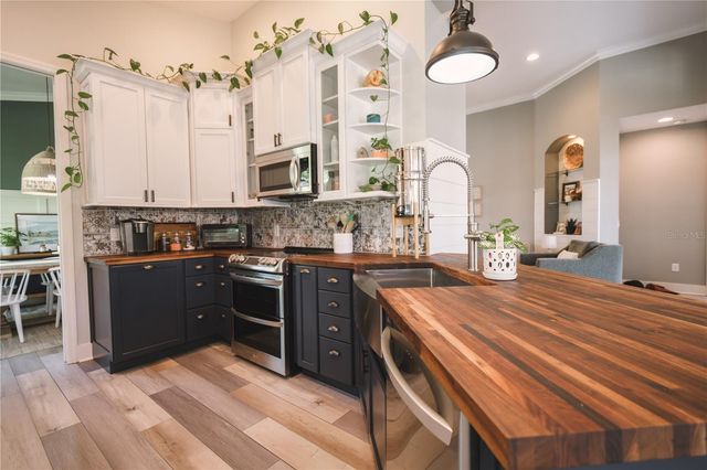 5546 WHITEHEAD STREET, Bradenton, FL 34203