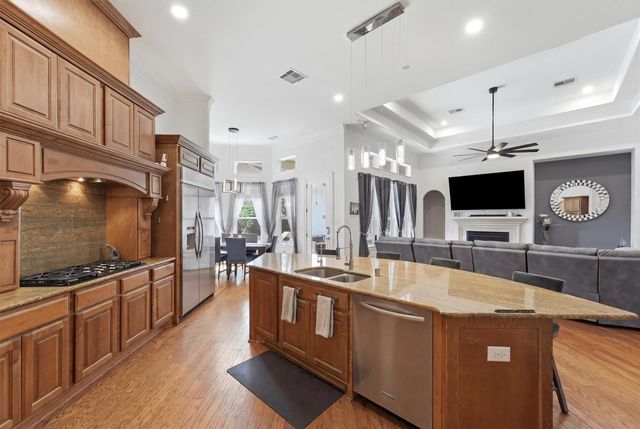 30 Spring Basket Trail, Spring, TX 77389