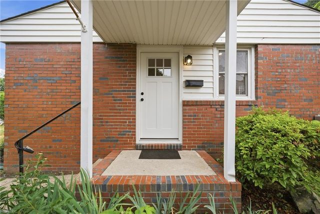 4007 Mayon DR, Chesapeake, VA 23325