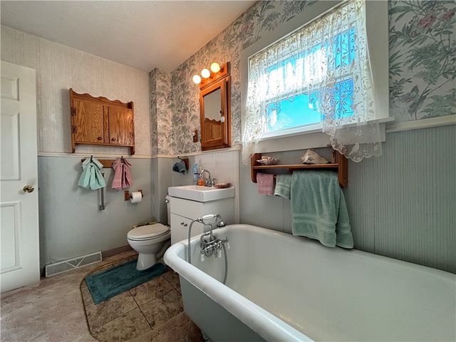 22 Hemlock Avenue, Kane Boro, PA 16735