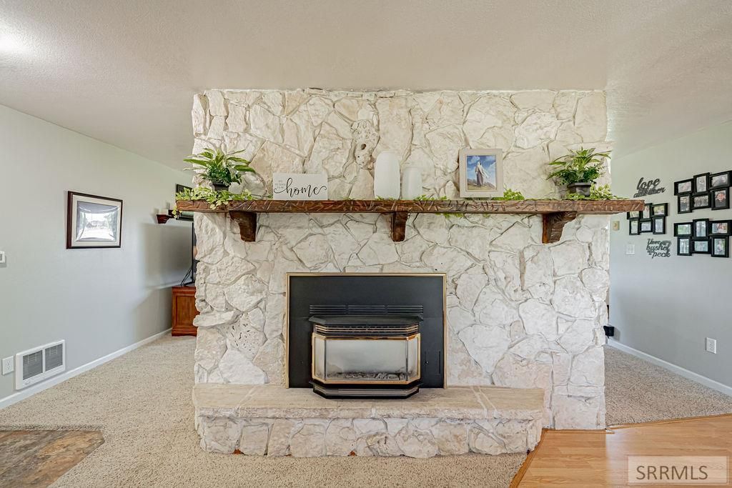 Image 13 of property listing at 1239 N 1100 E, Shelley, ID 83274