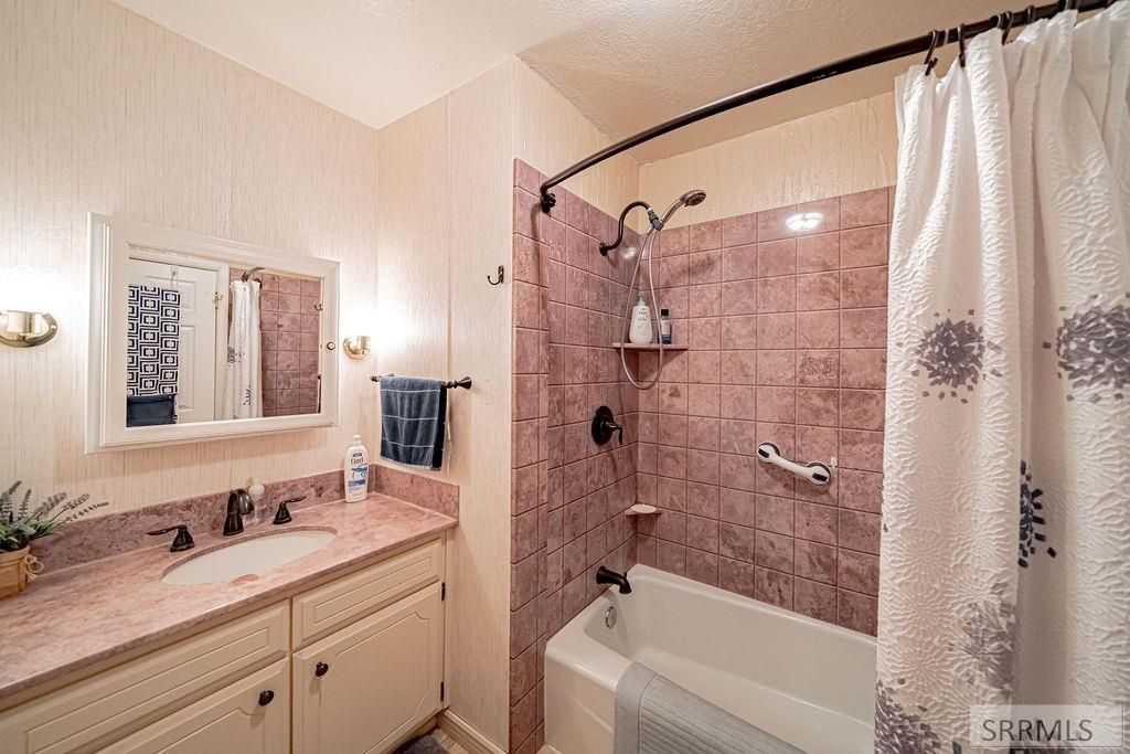 Image 30 of property listing at 1239 N 1100 E, Shelley, ID 83274