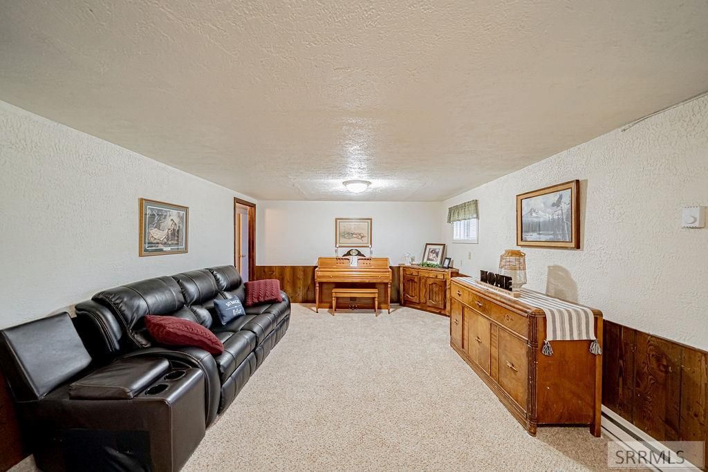 Image 34 of property listing at 1239 N 1100 E, Shelley, ID 83274