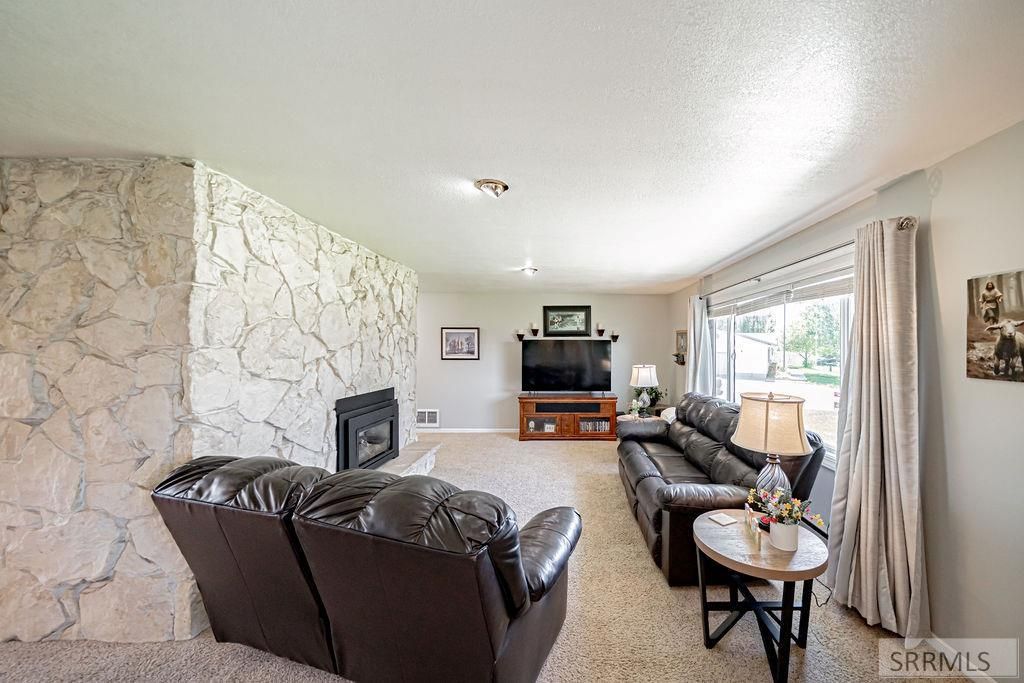Image 8 of property listing at 1239 N 1100 E, Shelley, ID 83274
