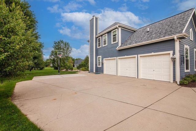 W351N5949 Westshore COURT, Oconomowoc, WI 53066