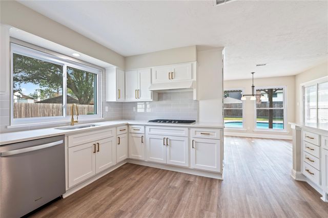 15411 Woodcote Court, Houston, TX 77062