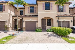 6586 S Anise Ct, Davie, FL 33314