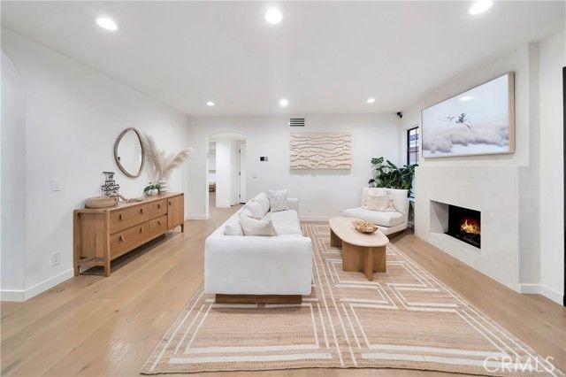 24735 Calle Serranona, Calabasas, CA 91302