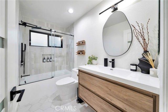 24735 Calle Serranona, Calabasas, CA 91302