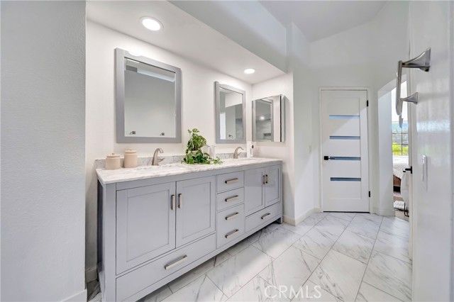 24735 Calle Serranona, Calabasas, CA 91302