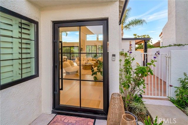 24735 Calle Serranona, Calabasas, CA 91302