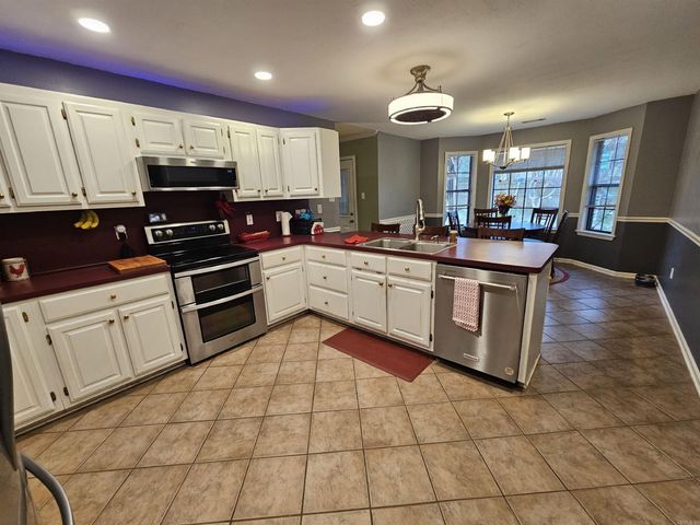 11 Dale Ct, Cabot, AR 72023