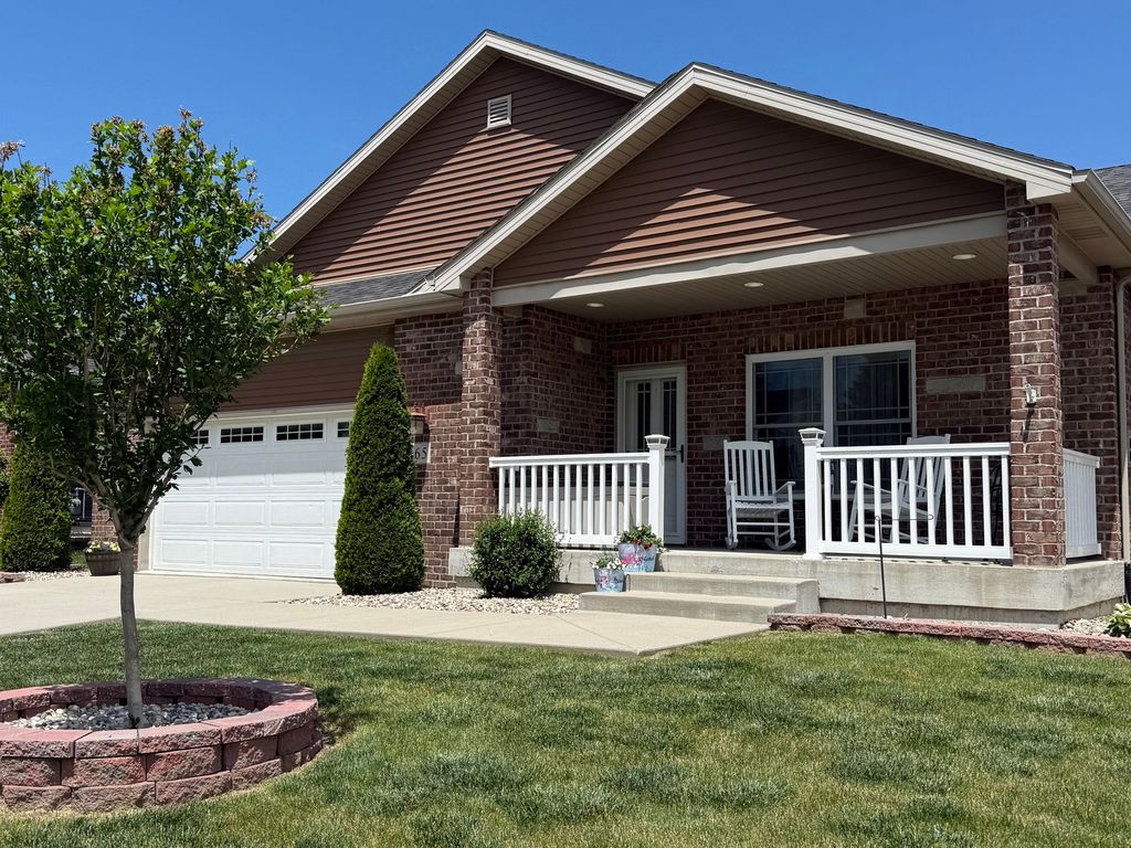 Image 2 of property listing at 665 Kathy Drive, Bourbonnais, IL 60914
