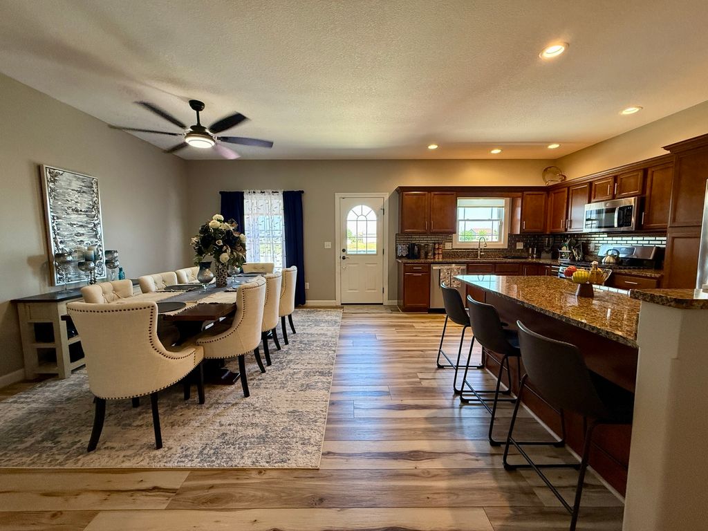 Image 12 of property listing at 665 Kathy Drive, Bourbonnais, IL 60914