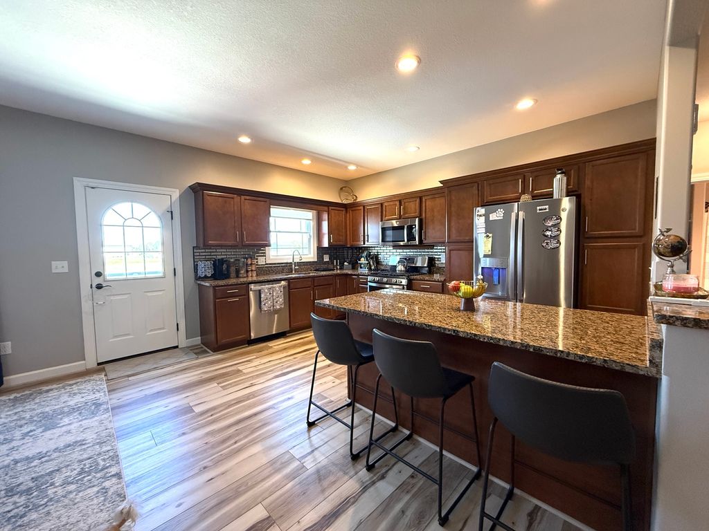 Image 14 of property listing at 665 Kathy Drive, Bourbonnais, IL 60914