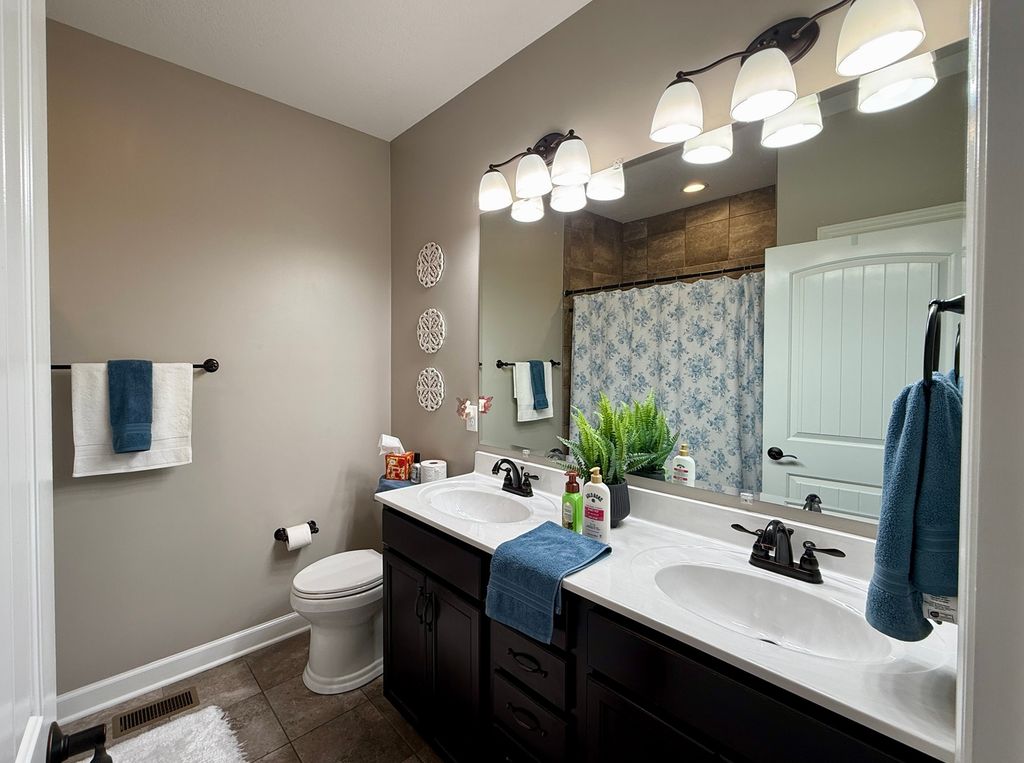 Image 18 of property listing at 665 Kathy Drive, Bourbonnais, IL 60914
