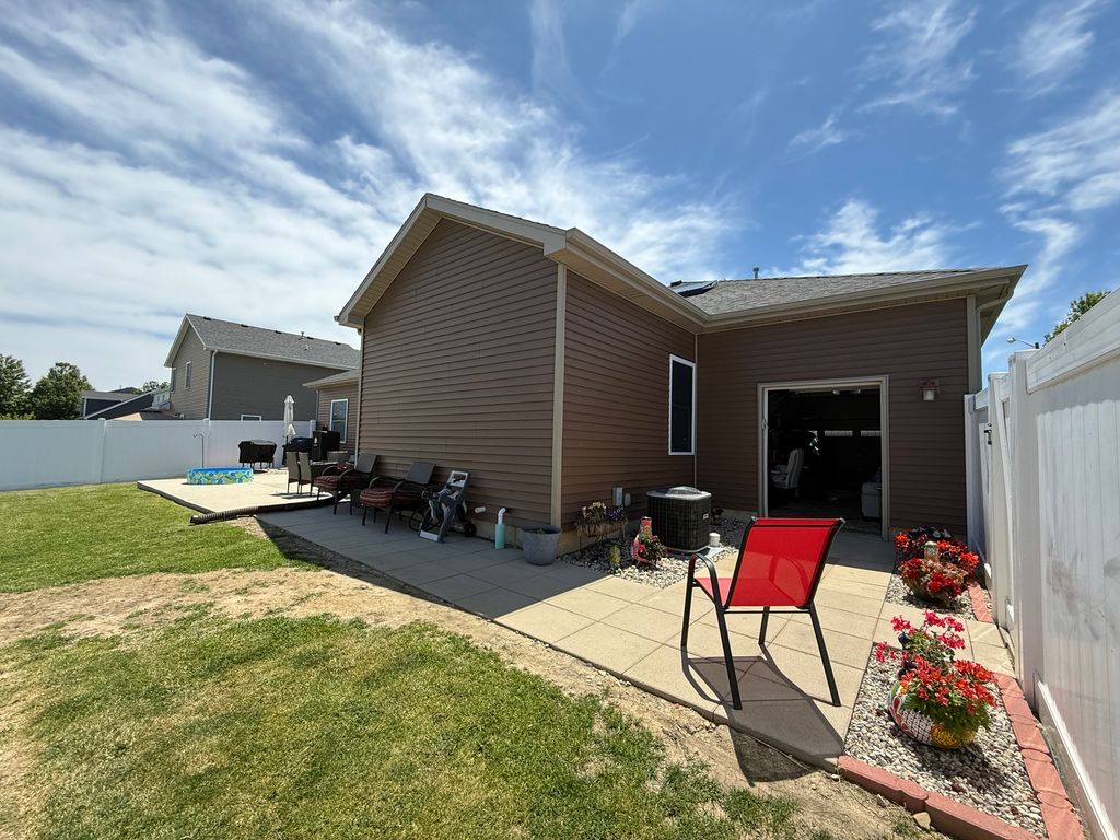 Image 3 of property listing at 665 Kathy Drive, Bourbonnais, IL 60914