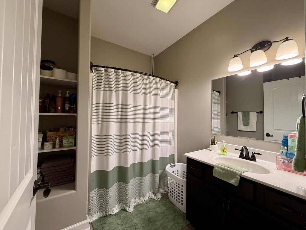 Image 21 of property listing at 665 Kathy Drive, Bourbonnais, IL 60914
